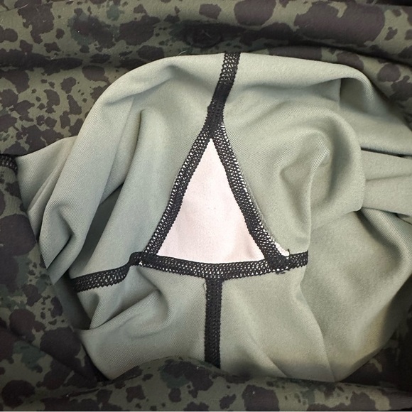 SAGE Green and Black Camouflage Leggings size M - Picture 3 of 4